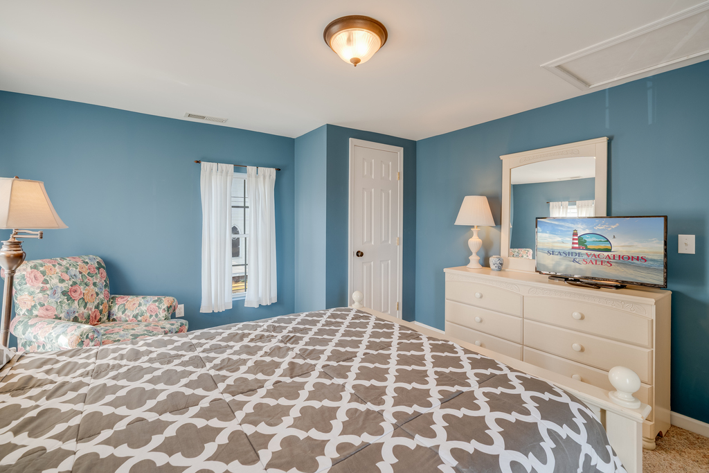 You'll find a Queen Bed in Bedroom 4.