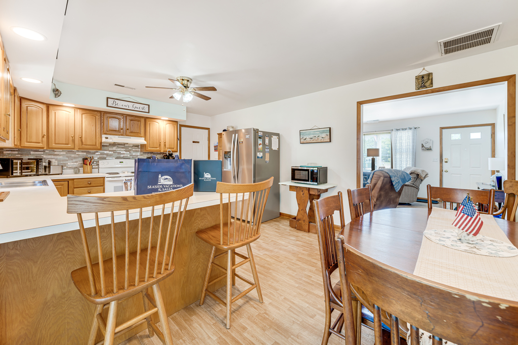 Plenty of room for all in the Dining Area!