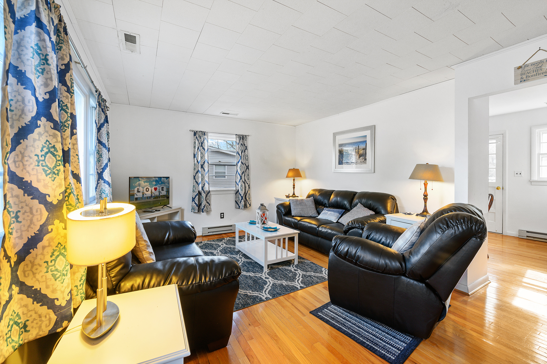 Relax in comfort with AC, Flat Screen Cable TV, and Free WiFi.