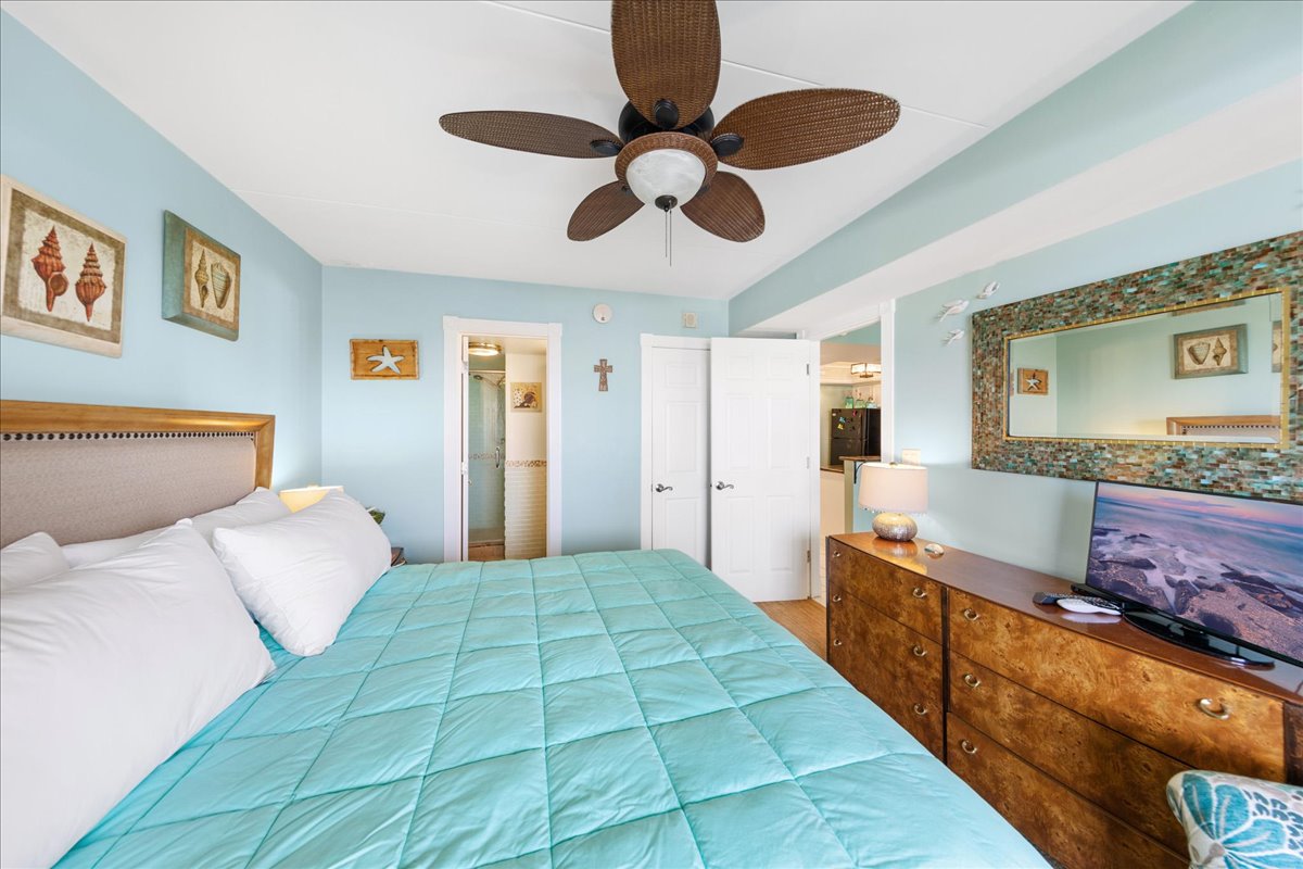 Sink into the Luxurious King Bed and enjoy the Flat Screen TV!