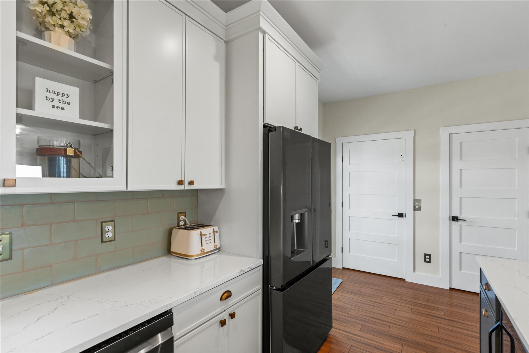 3 Levels of nothing but Luxury....