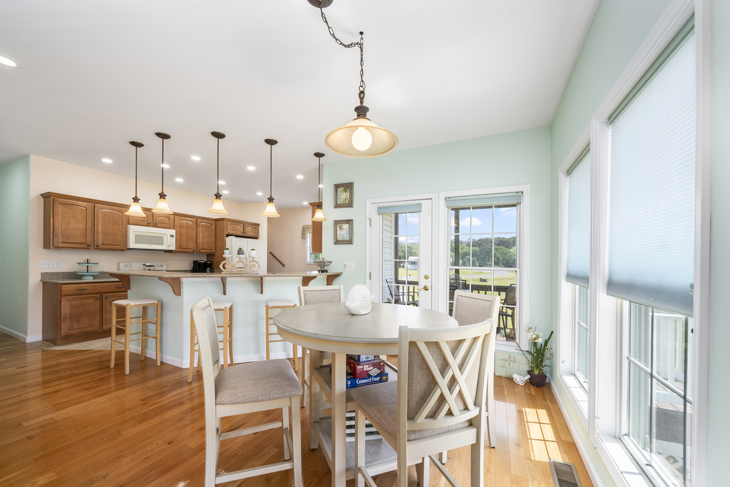 Sine in the comfort of Central AC with Golf Course Views....