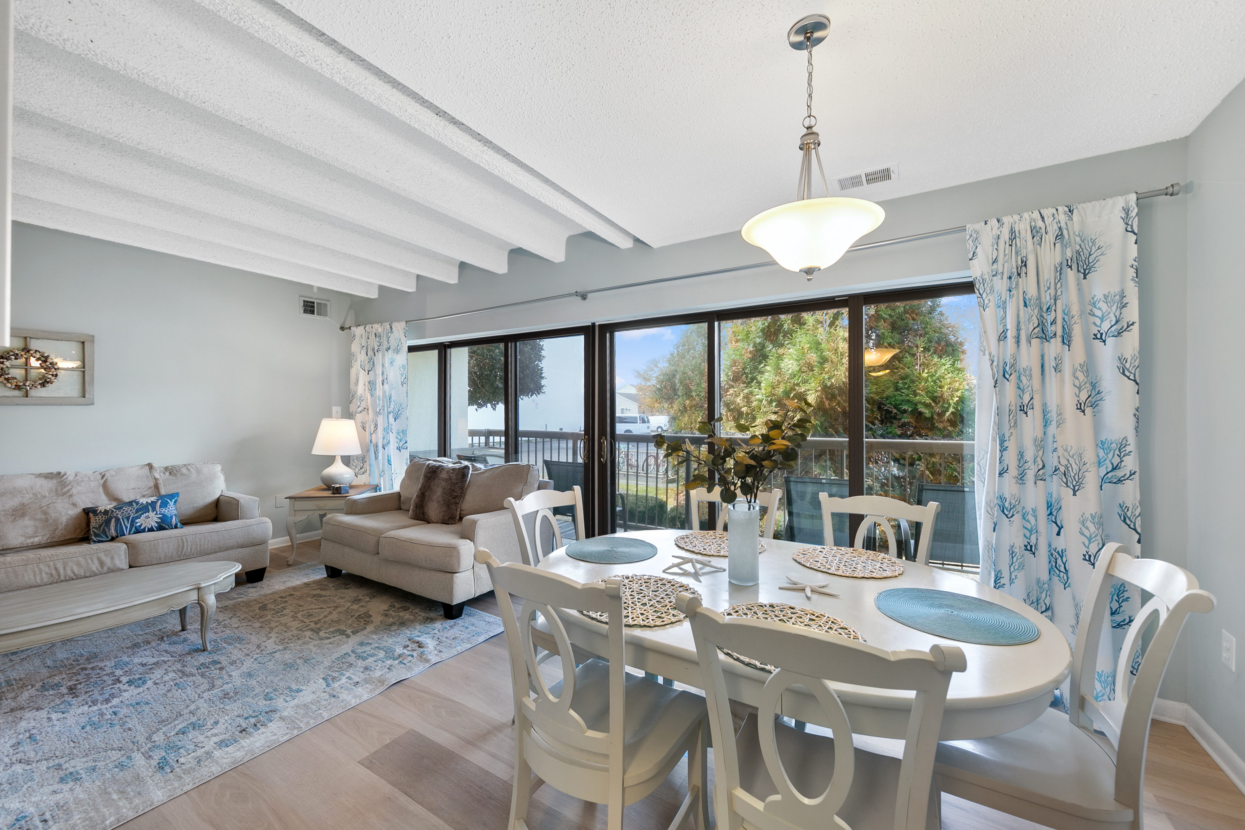 Enjoy Breathtaking Views while enjoying a Meal!