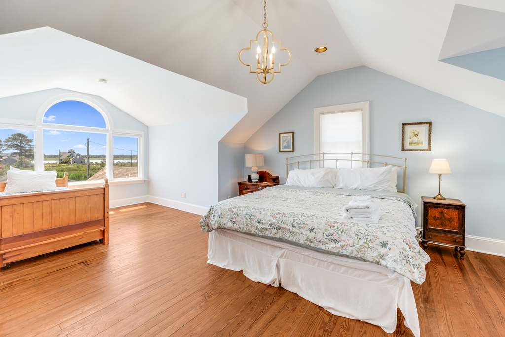 Soaring Ceilings & Stunning Accents.