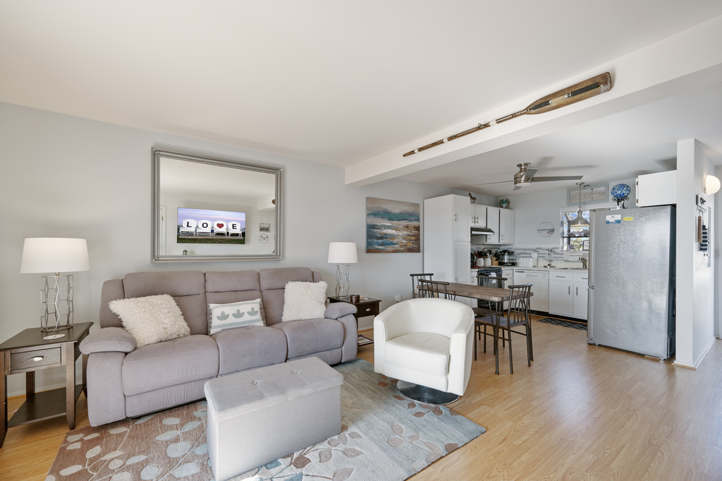 Pony Swim Crossing sleeps 5 more than comfortably.