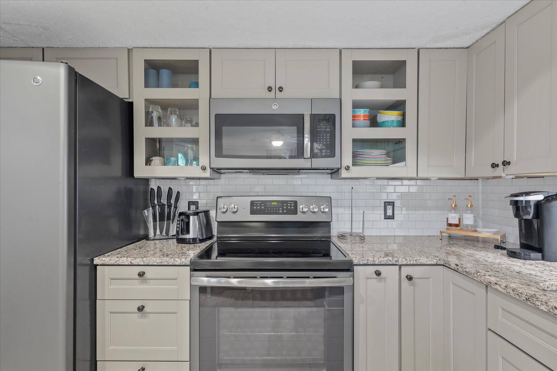 Equipped with all the cooking essentials you could need!