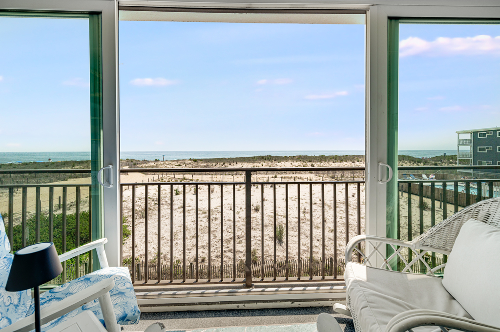 Beautiful beachfront steps away from the ocean!