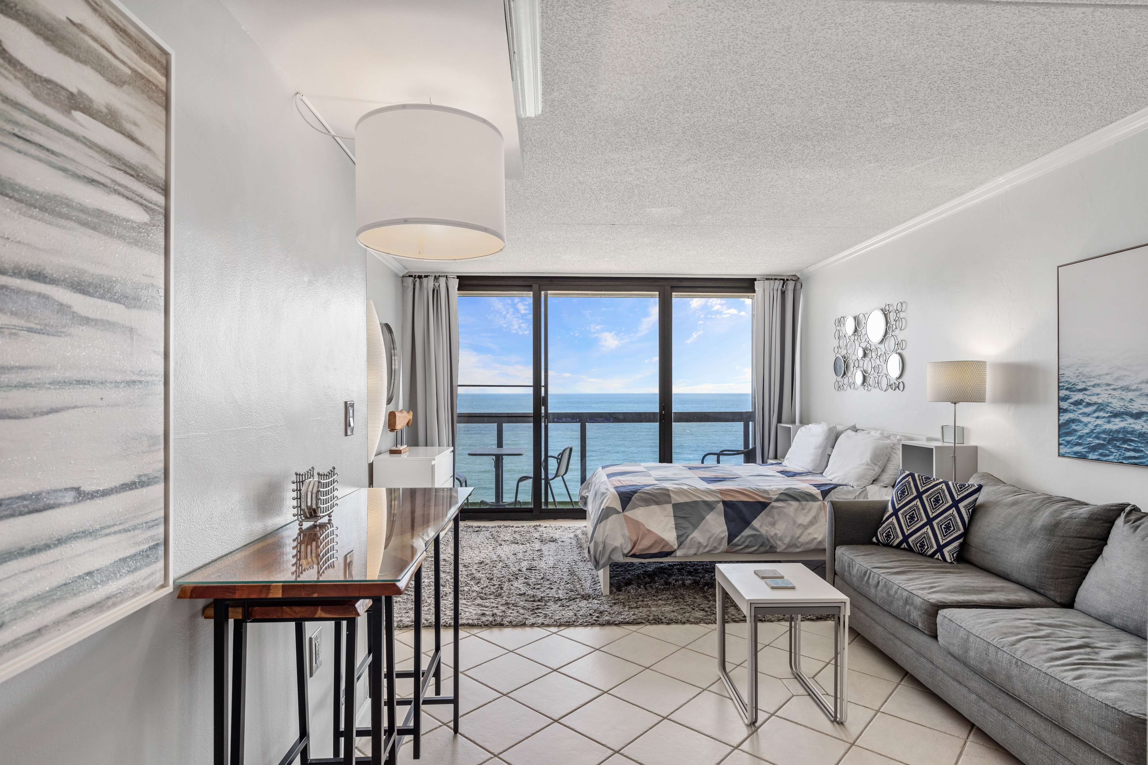 You'll Fall in Love with this Light and Cozy Studio Home!