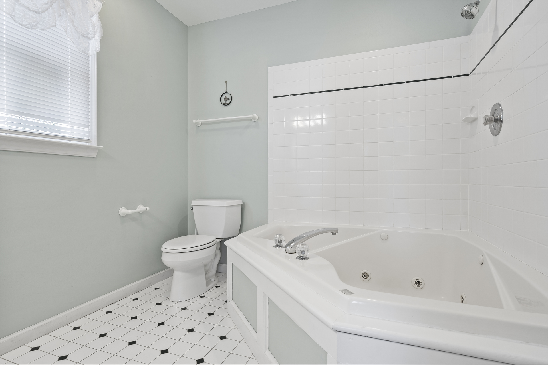 You will feel like you`re at the Spa in this marvelous master bath.