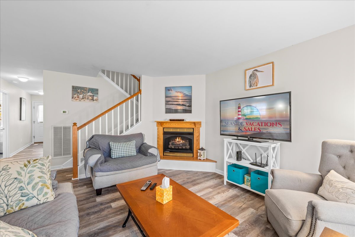 Kick back in the Living Area with Free WiFi and Flat Screen Smart TV.