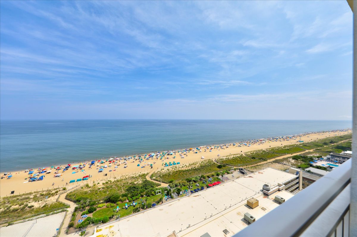 Carousel 1712 - let the sand be your seat as the waves hit your feet!