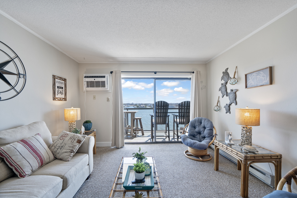 The family can relax and watch the sunset even from the living room