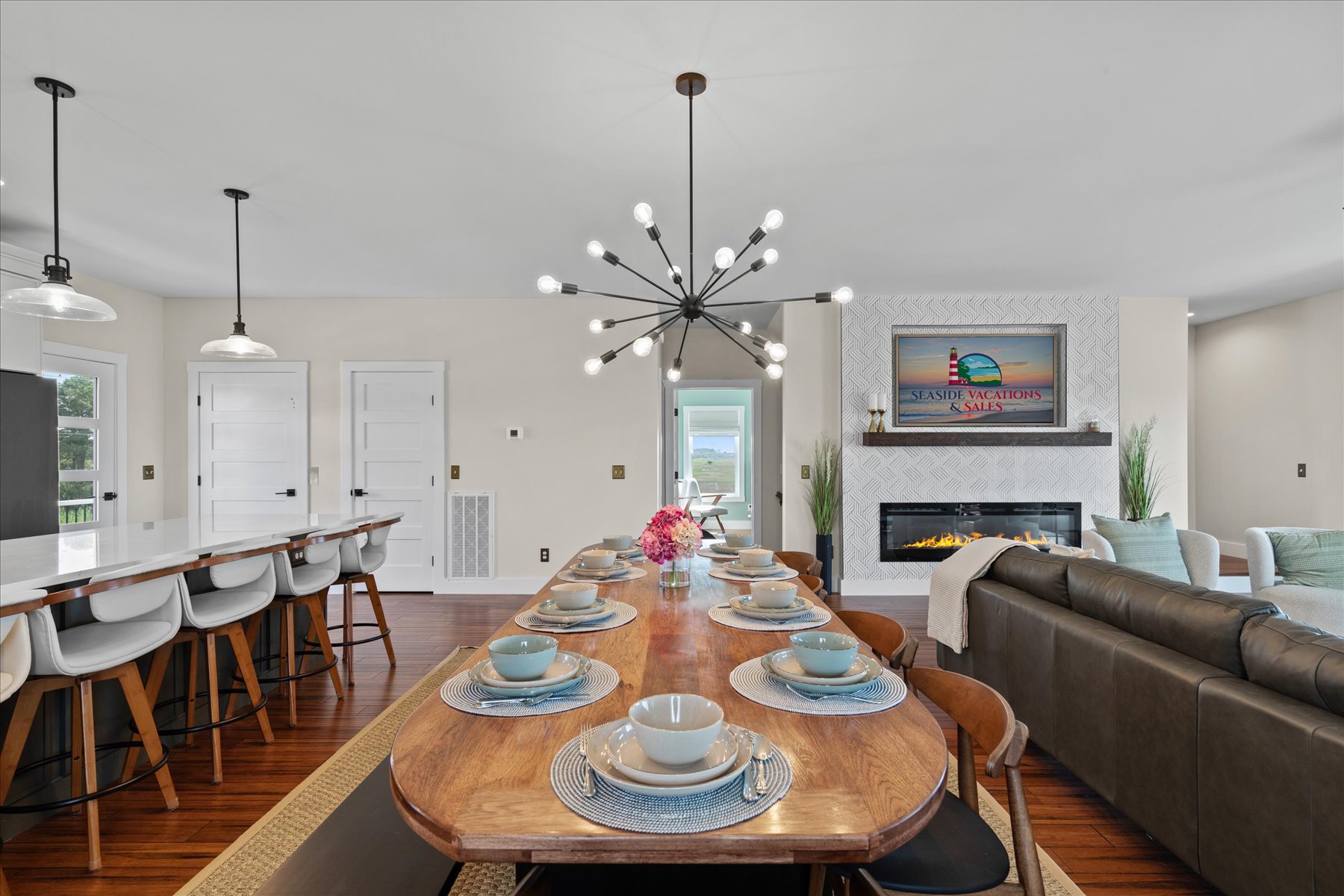 Seas the Moment is perfect for 2 families to share, or for one large family and sleeps 12!