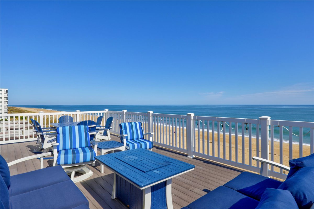 sip your coffee to the views of the sun rising over the vast ocean blue.