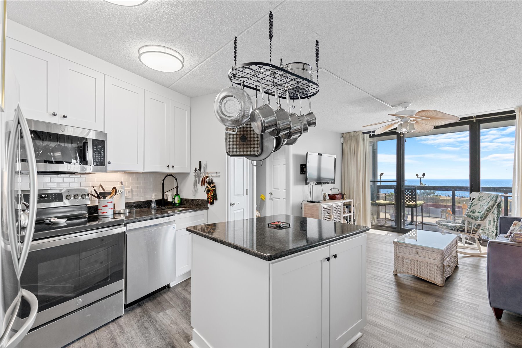 The Chef of the Family will love this new renovated Kitchen!