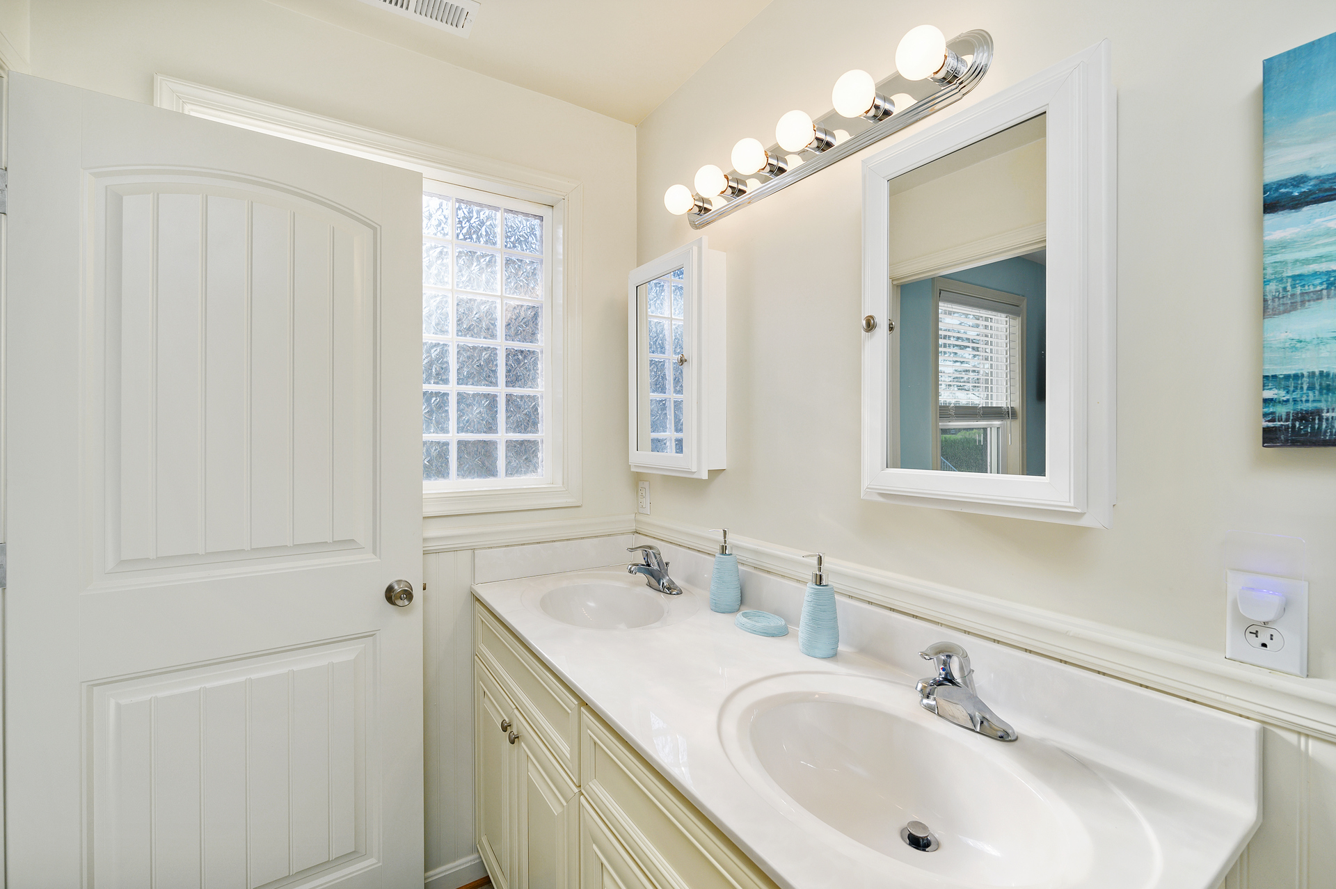 Master Bath has Double Vanity.