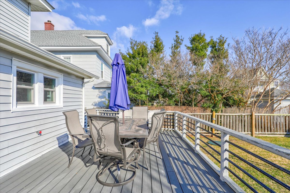 Dine Al-Fresco and take in that salty, sweet sea breeze.