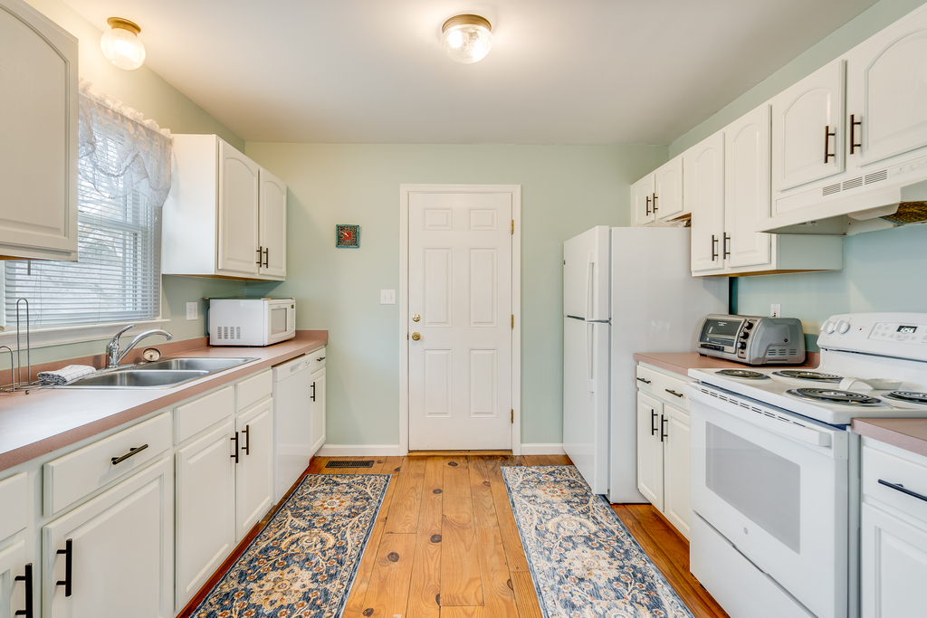 The newly renovated Kitchen will delight the Chef in your family.