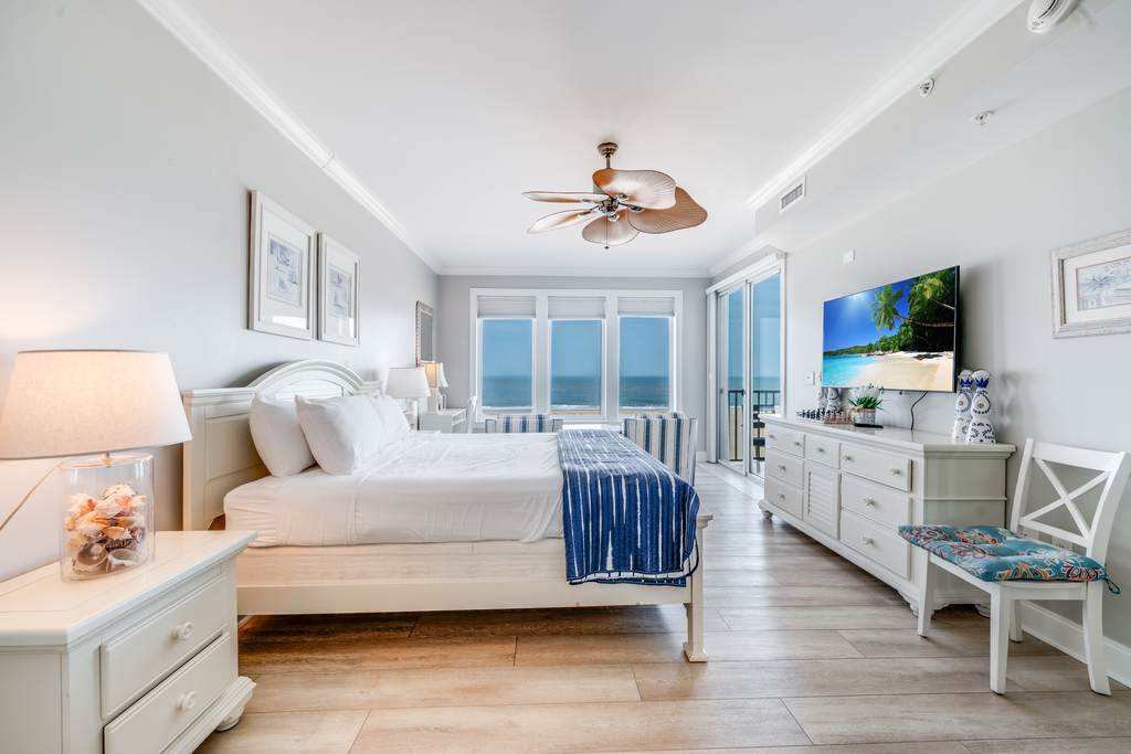Melt in and enjoy views of the Ocean right from the King Bed or slip out the private slider to the Balcony