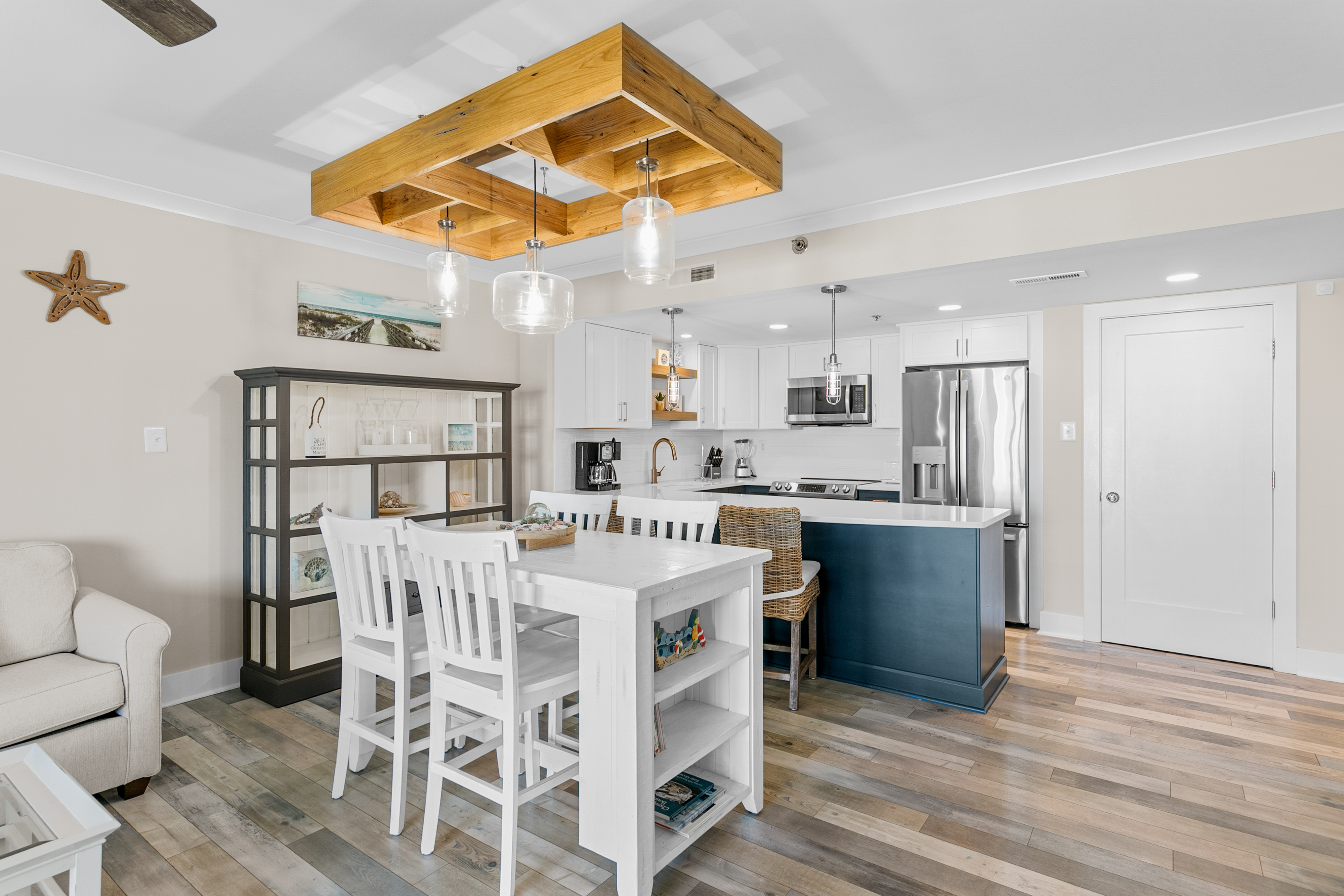 Dine in comfort in the Dining Area - or grab a quick bite before hitting the beach at the Breakfast Bar.