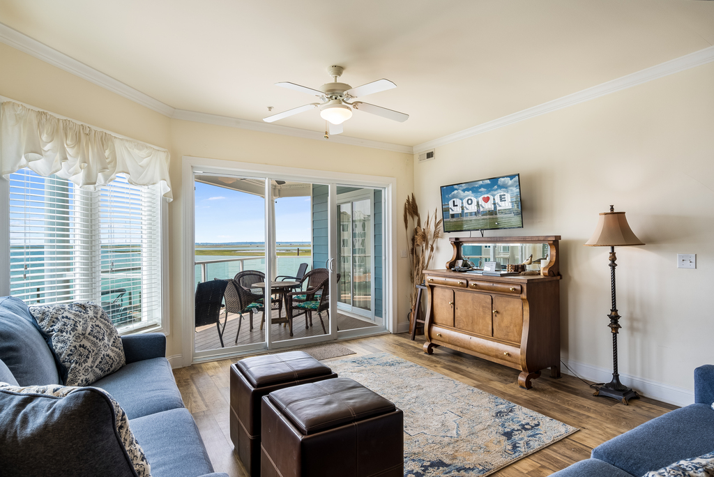 This lovely Waterfront Condo sleeps 7 in pure luxury.