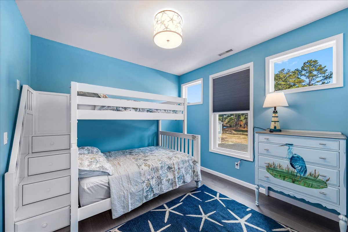 Bedroom 3 sleeps 3 in a Pyramid Bunk (Twin over Full).