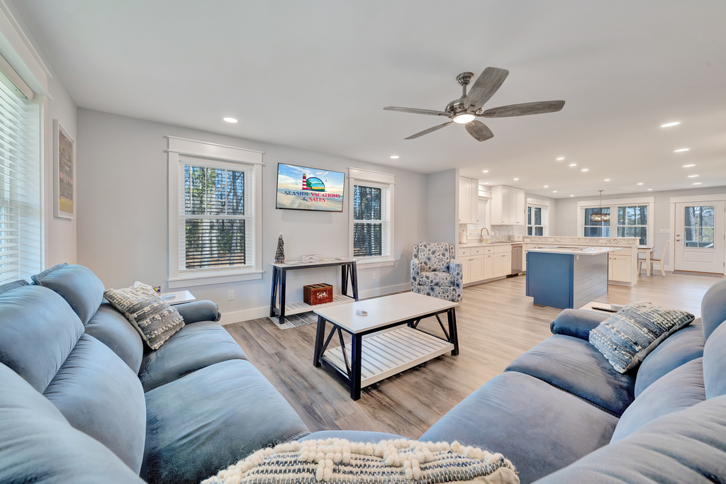 Sister Home to Nestled Inn, this beautiful home sleeps 8 in pure comfort and style.