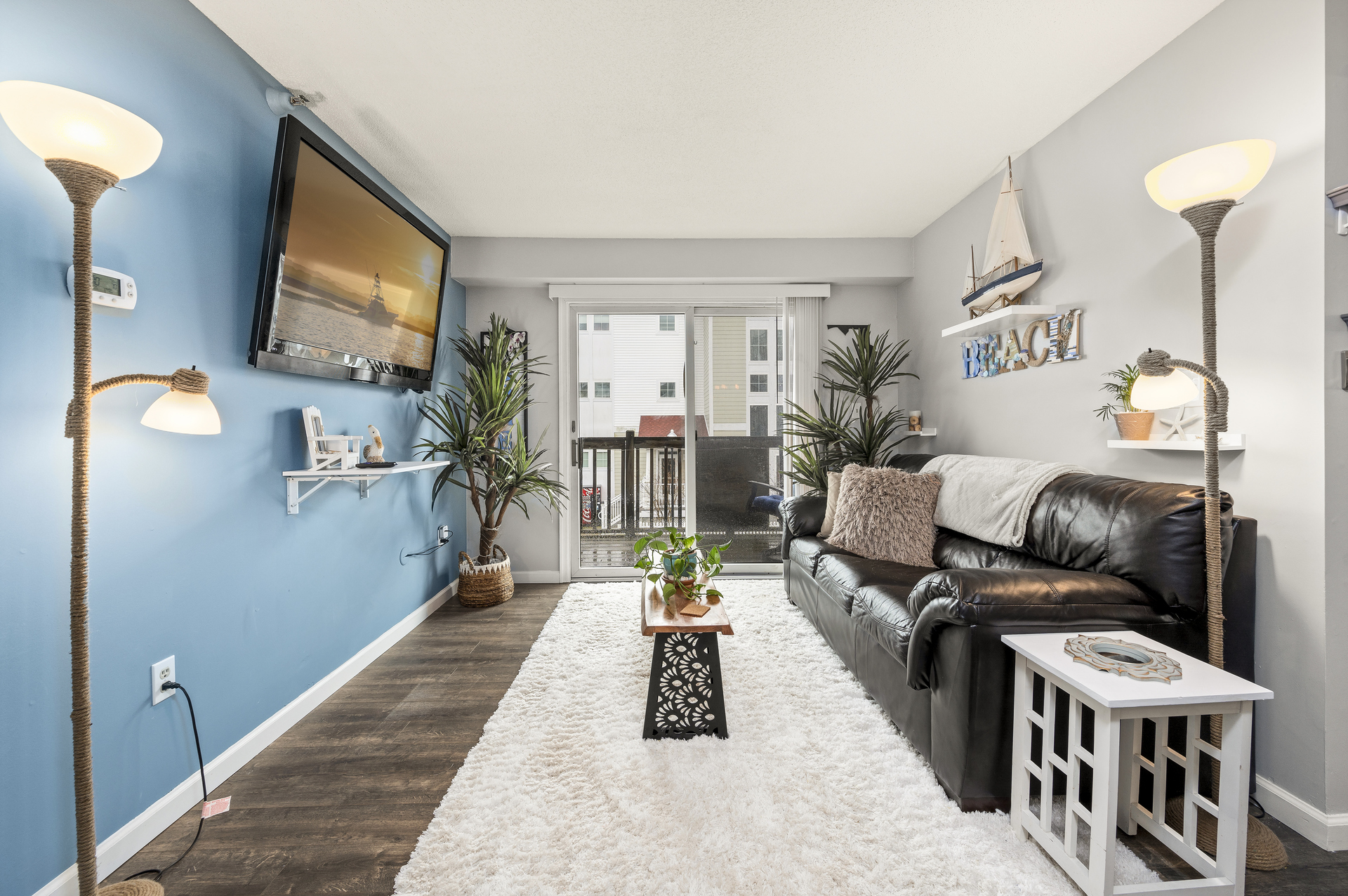 This lovely Newly Remodeled Condo sleeps 4 in comfort and style.