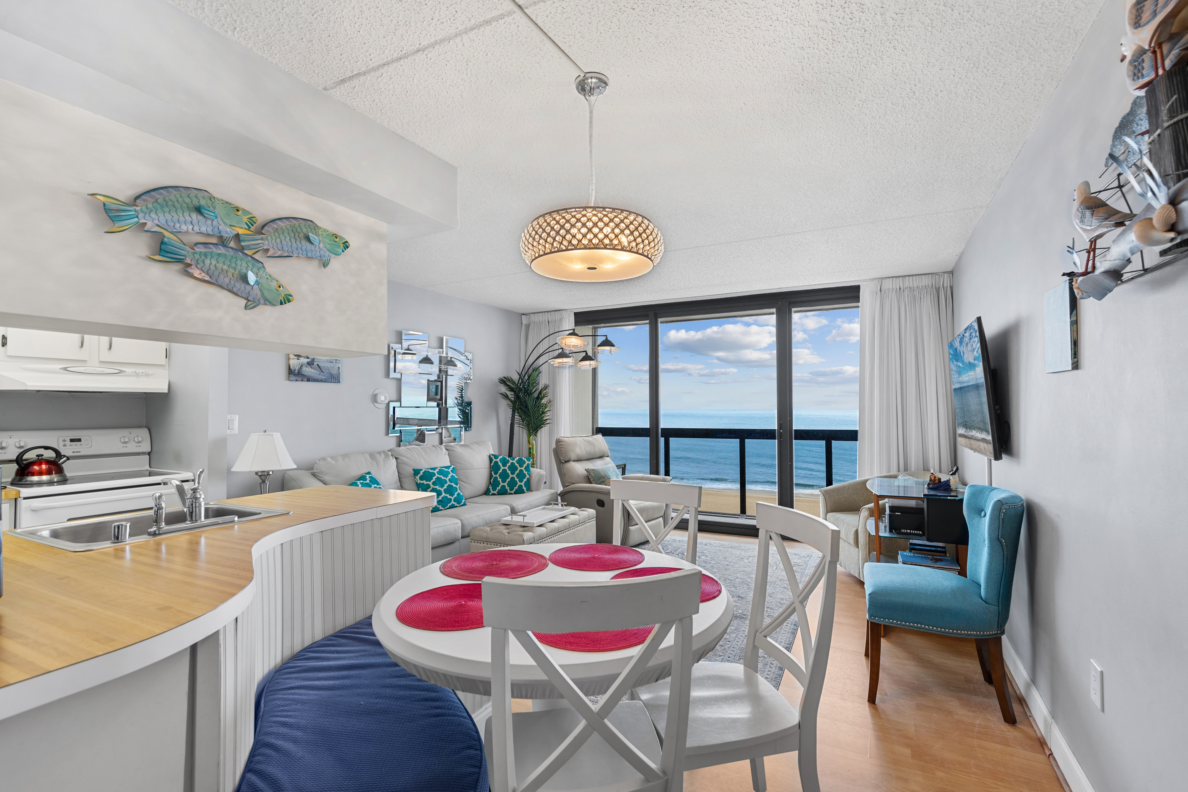 Enjoy Breathtaking Ocean Views even during mealtime!