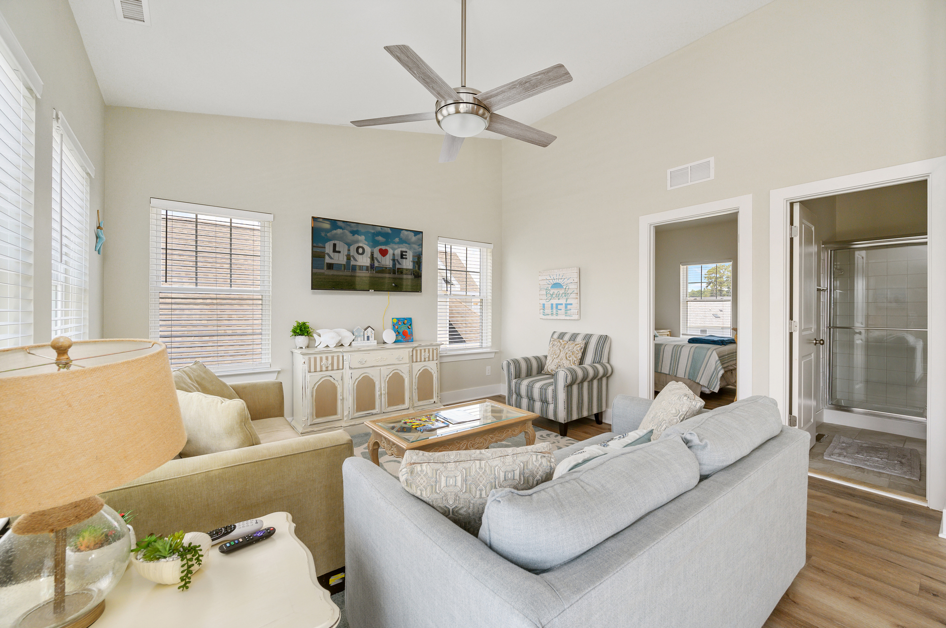 Captain's Cove is only 20 minutes by car or boat to Chincoteague Island.