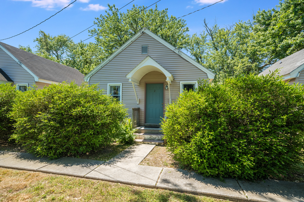 Chris' Cottage 2 in the very heart of Chincoteague Island!