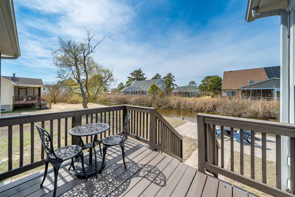 Waterfront Deck with great views of the Tidal Creek.