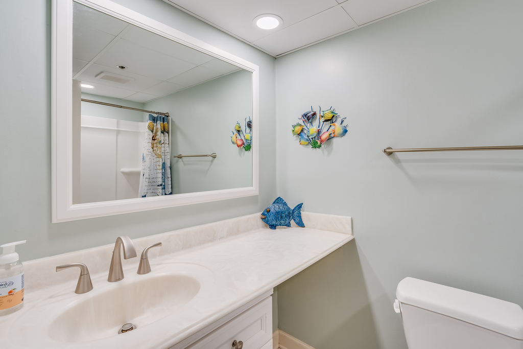 The 2nd bathroom has also been renovated in beautiful ocean blue and is home to a Tub/Shower Combo