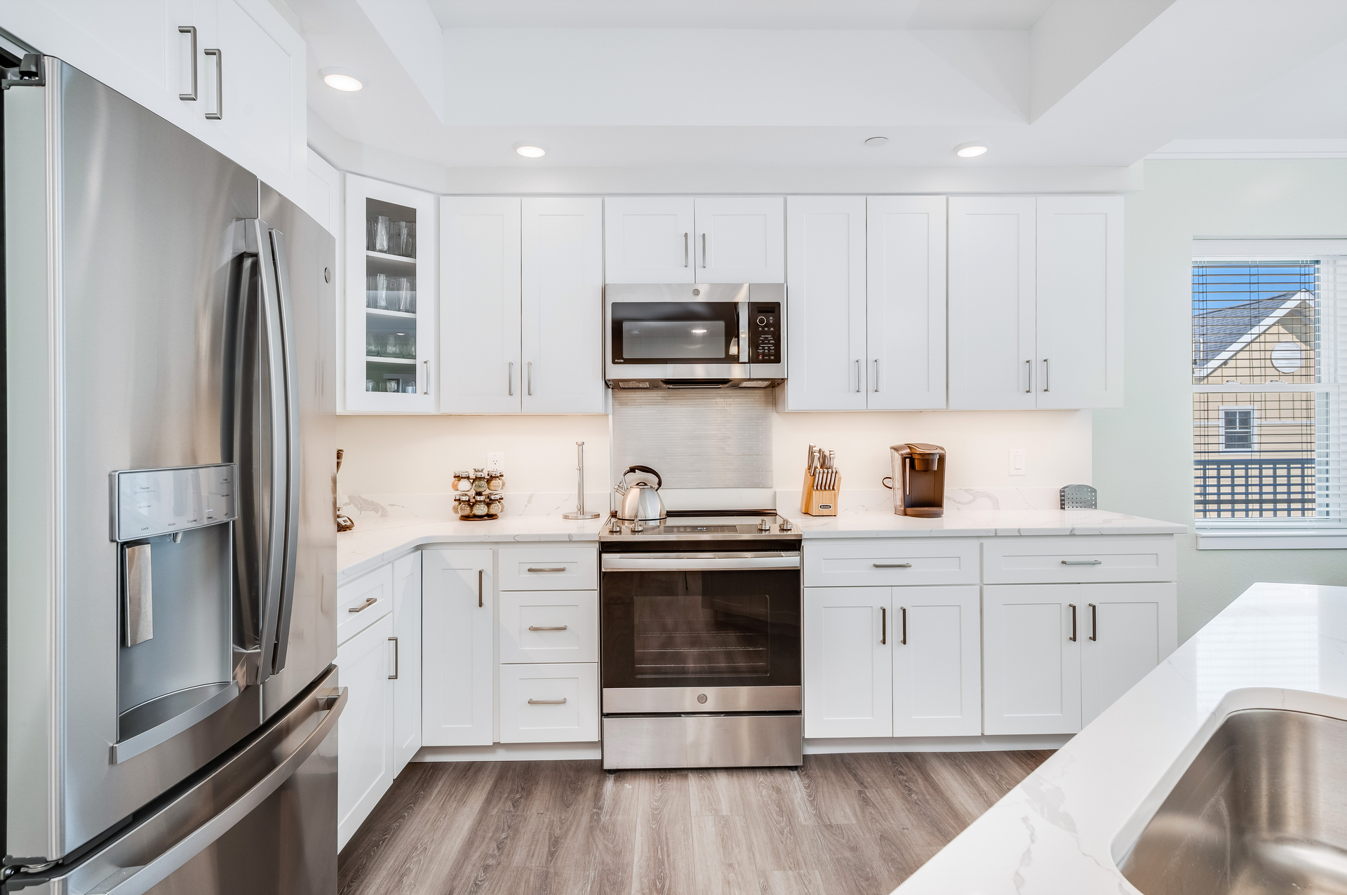 This well-equipped Kitchen has everything you need and more!