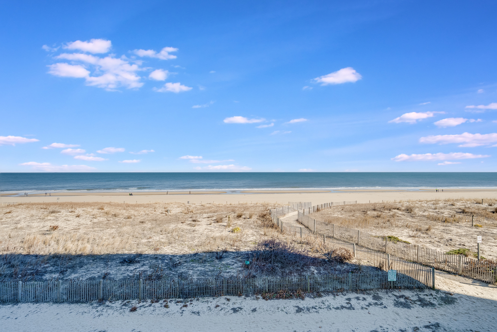 Sea Gate 208 has everything you need to make fantastic family memories year after year!