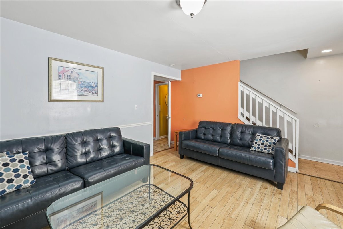 This gorgeous Townhouse sleeps 6 in pure comfort.