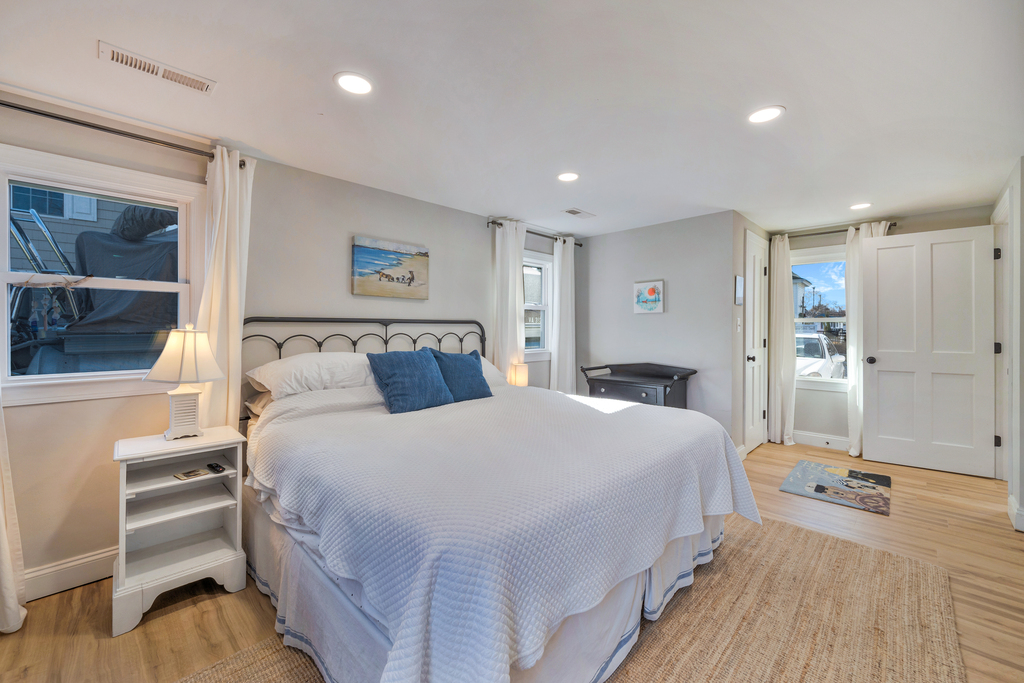 Beachy Furnishings and Flooring reminscent of a stroll on the Boardwalk.