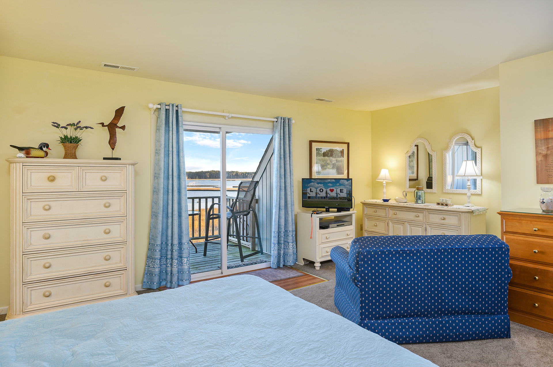 Bedroom 3 has a Queen Bed and 2 Twin Beds.