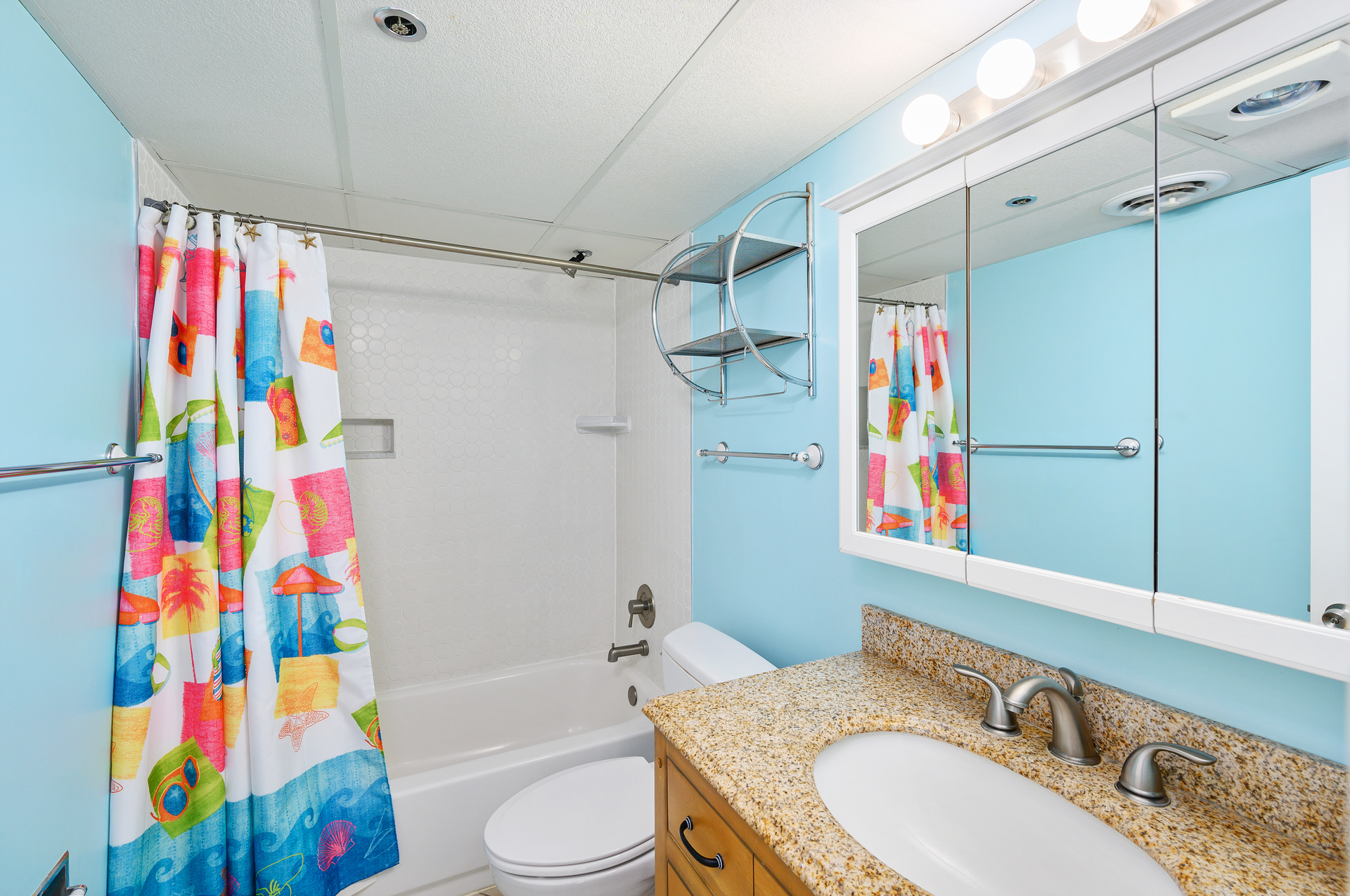 A 2nd Full bathroom with a Shower/Tub combo