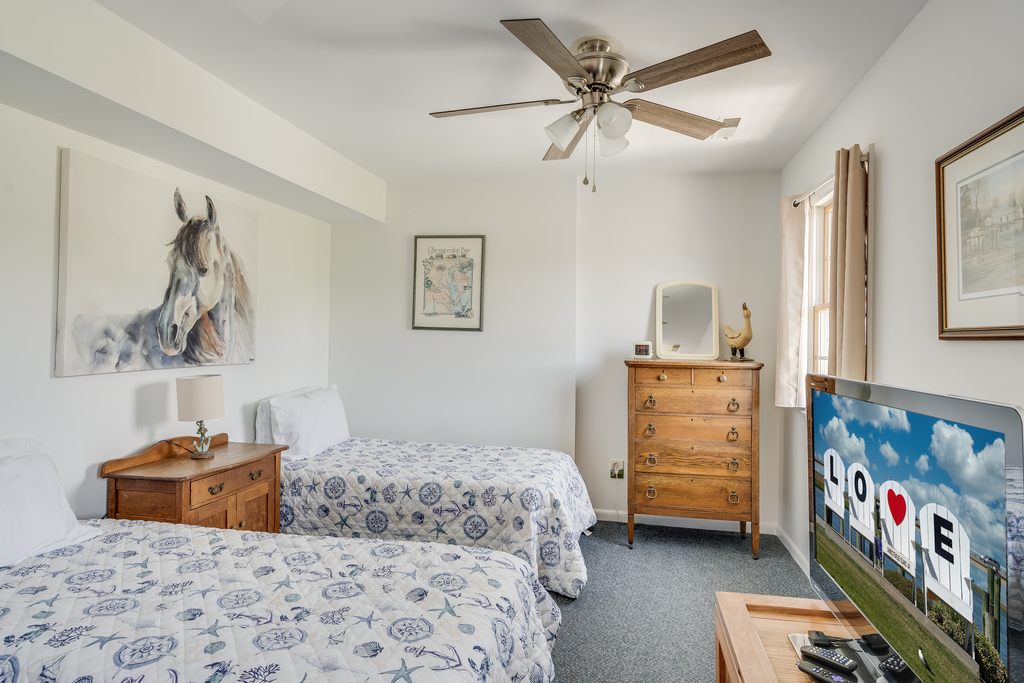 Bedroom 2 has 2 comfy Twin Beds.