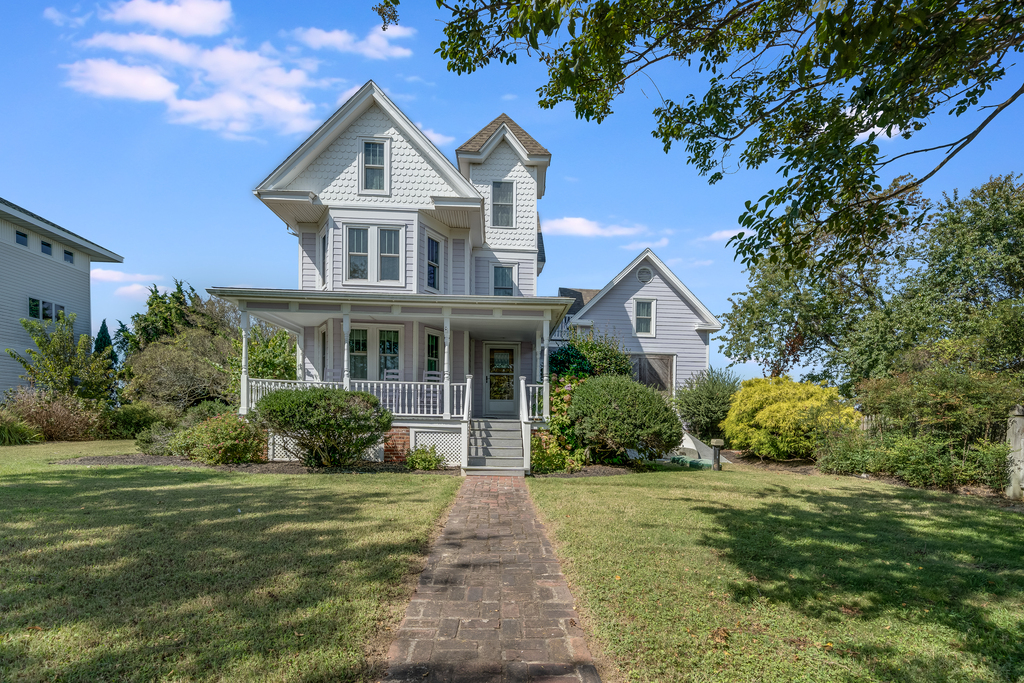 Welcome to Lavinder House on North Main!