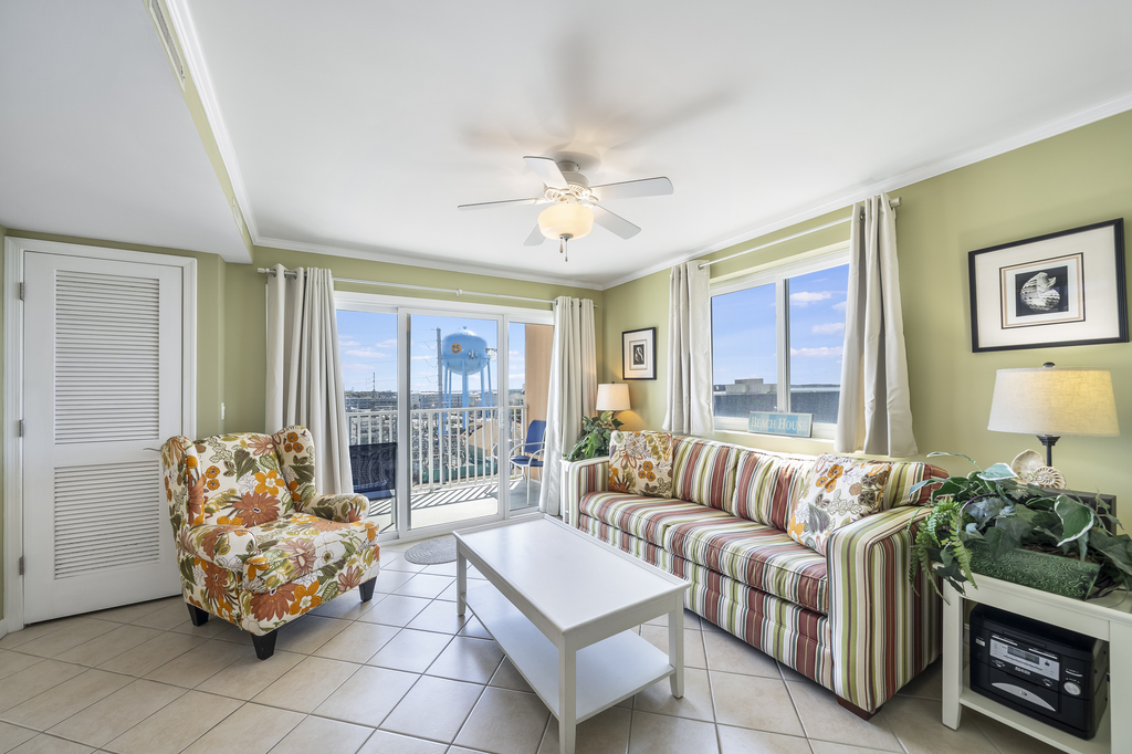 Breathtaking bay view's welcome you right into Makai!