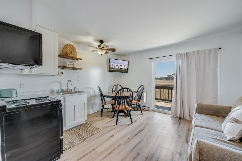 Super close to Assateague National Seashore, Dining, and Activities!