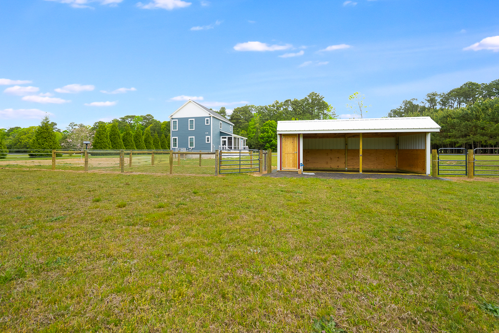 Beautiful Horse Pasture for 2 - 4 Horses - Fees apply.