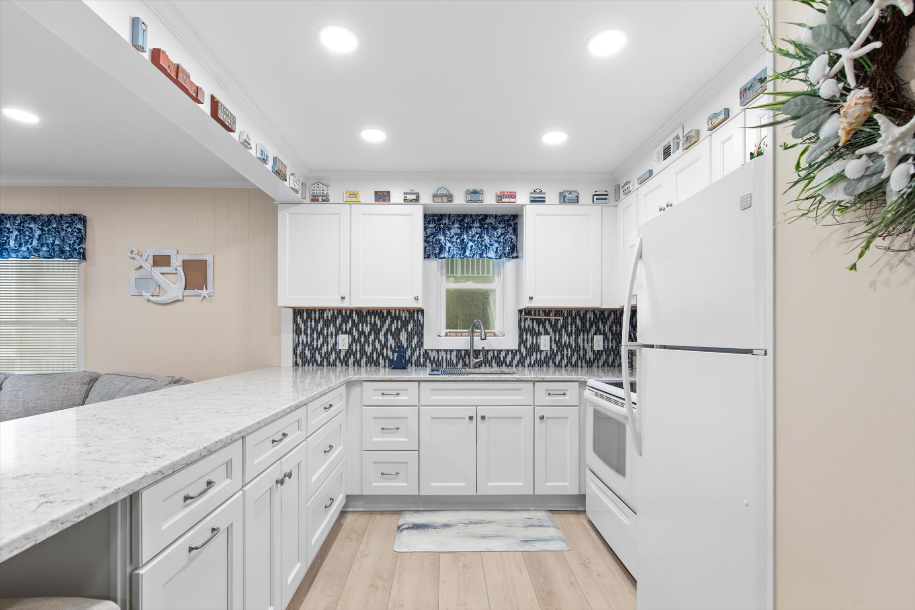 Fully equipped kitchen for easy vacation meals!