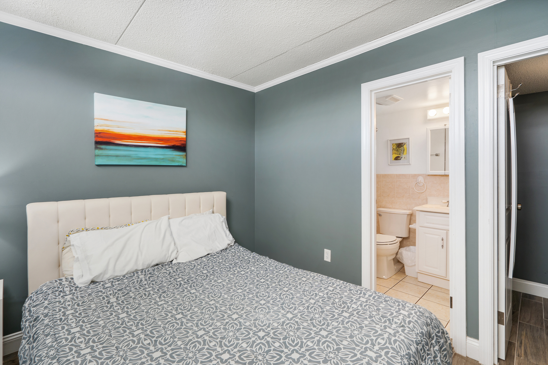 Plenty of space to freshen up for a night out in the town.