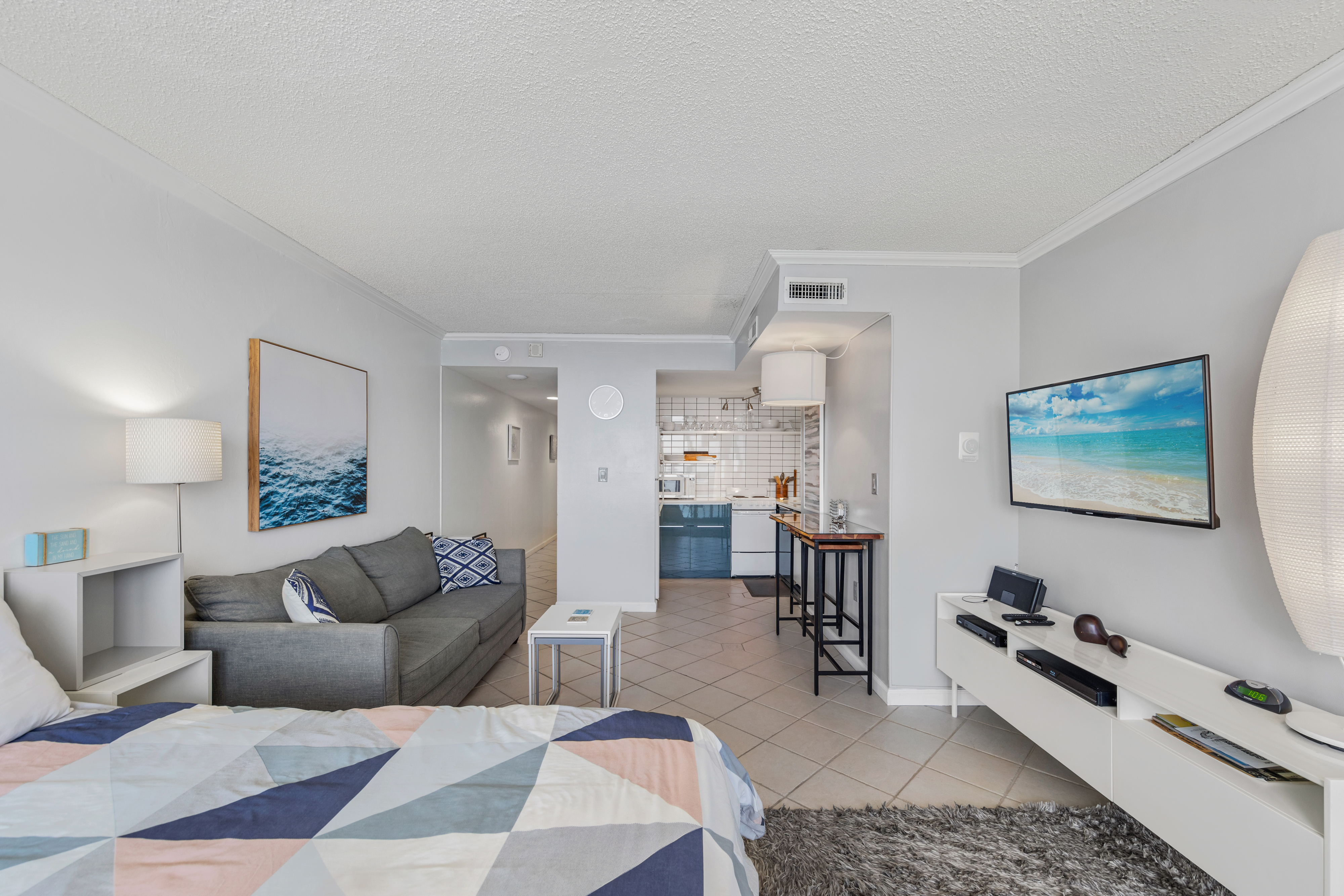 Relax in bed or on the sofa while you watch your favorite movies on the Flat Screen TV.