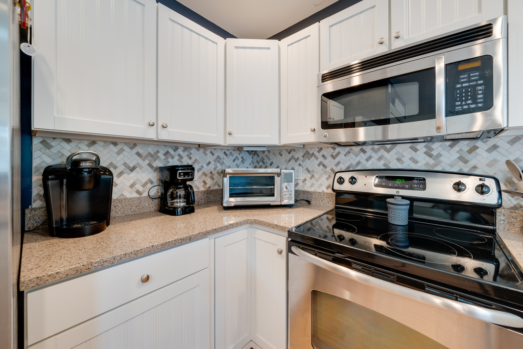 We just love this backsplash!