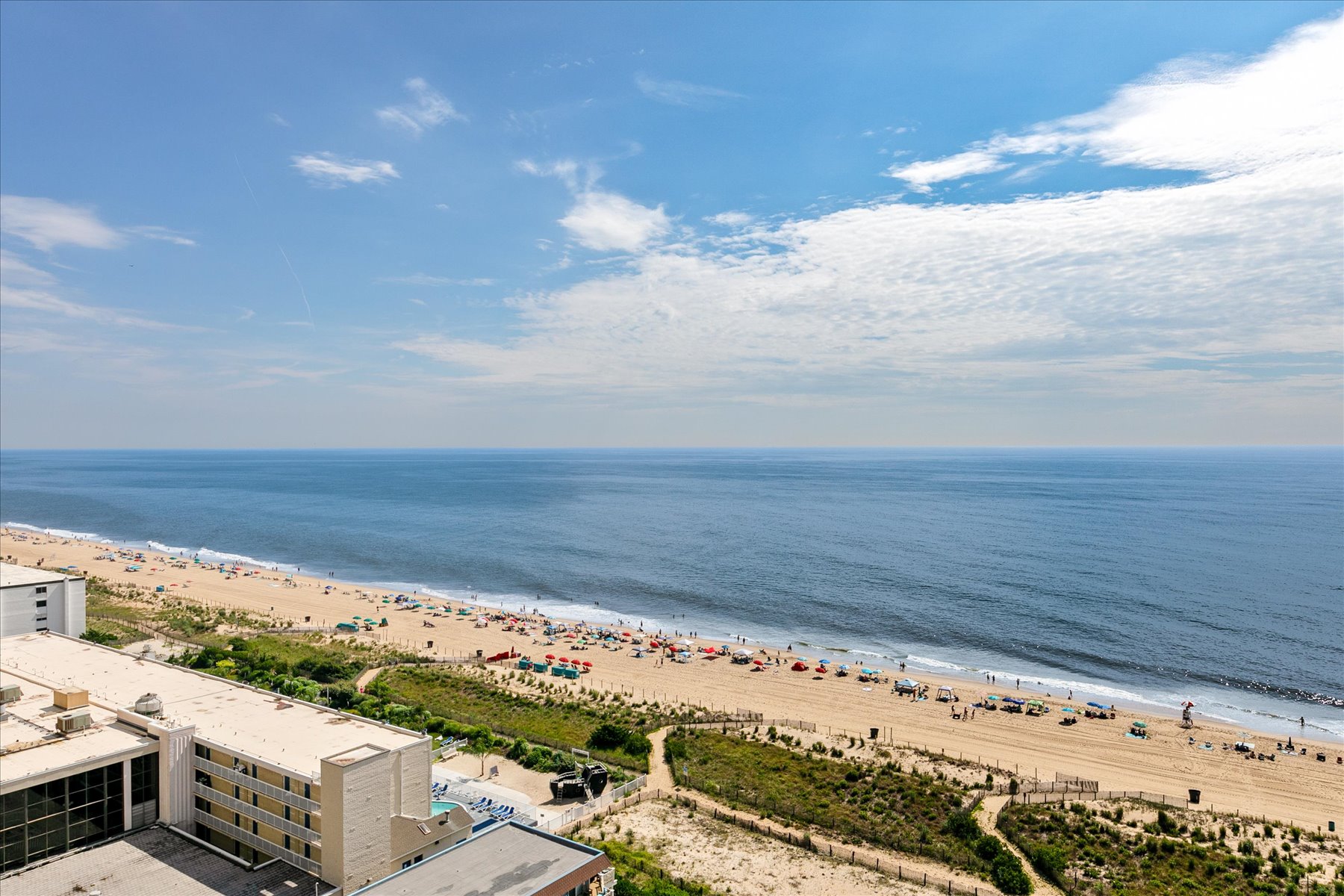 Sprawling Views of the Ocean Front.