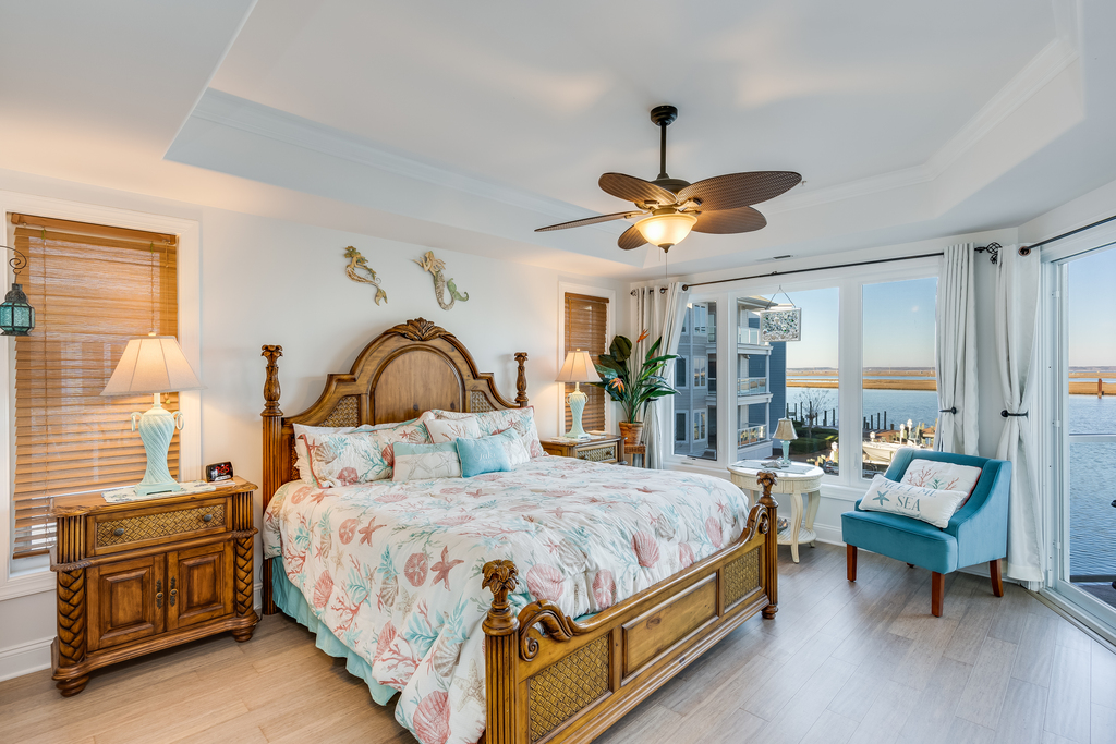 Truly stunning Master Bedroom with King Bed & amazing Bay Views.